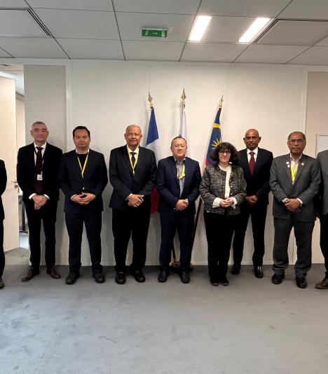 Malaysian delegation at Montrouge headquarters